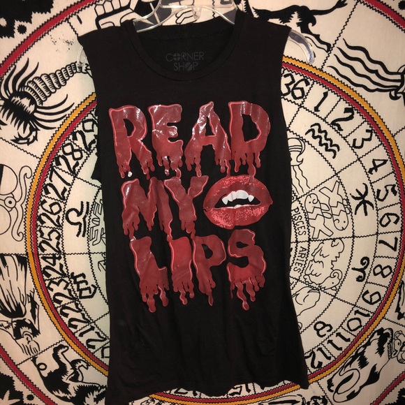 corner shop Tops - 👄“Read my lips” tank top👄